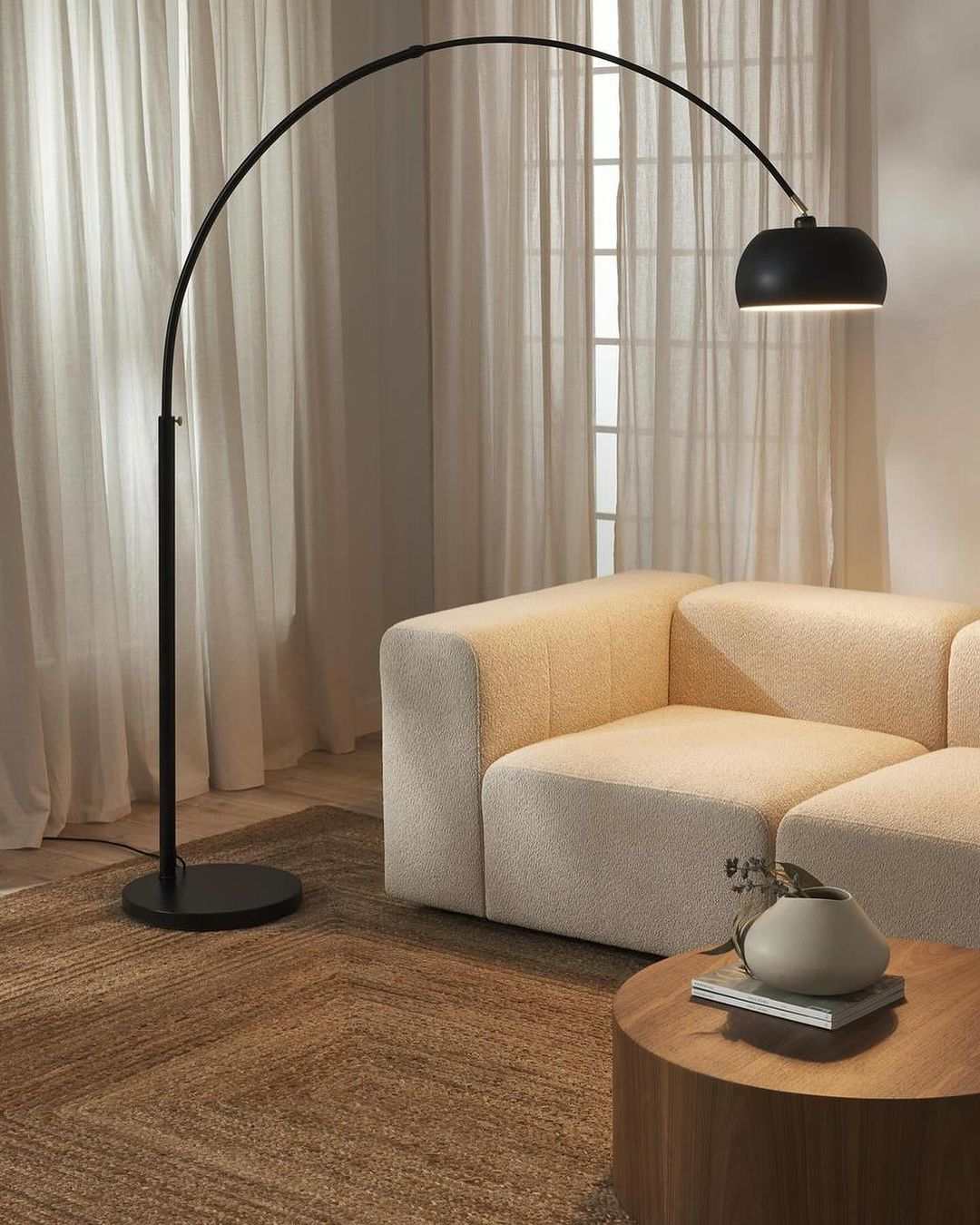 Modern Arc Floor LampModern Arc Floor Lamp with sleek black finish