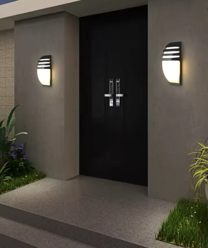 Outdoor Wall Light with Black Frame and Frosted Shade