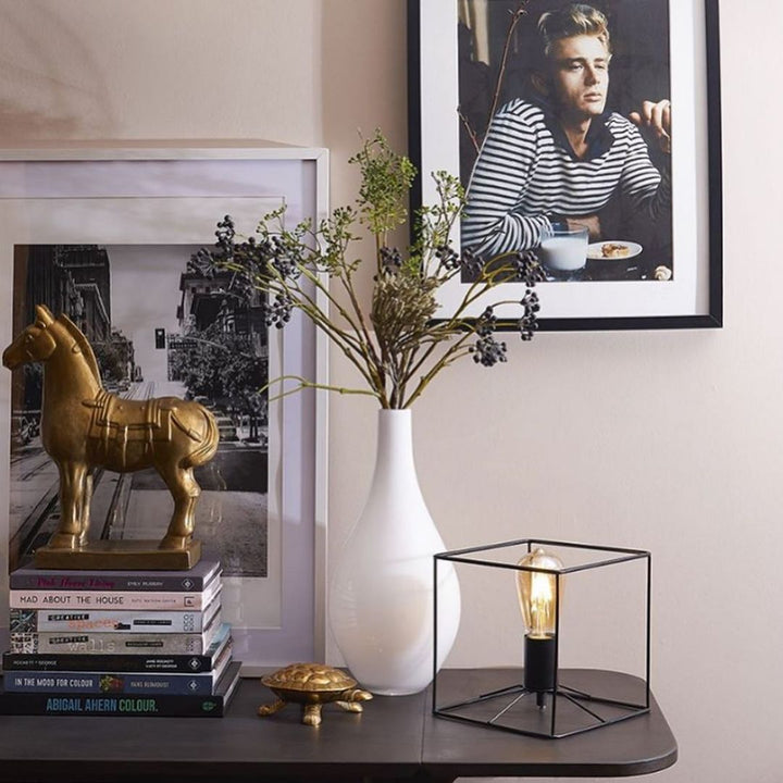 Modern Gold Wireframe Table Lamp