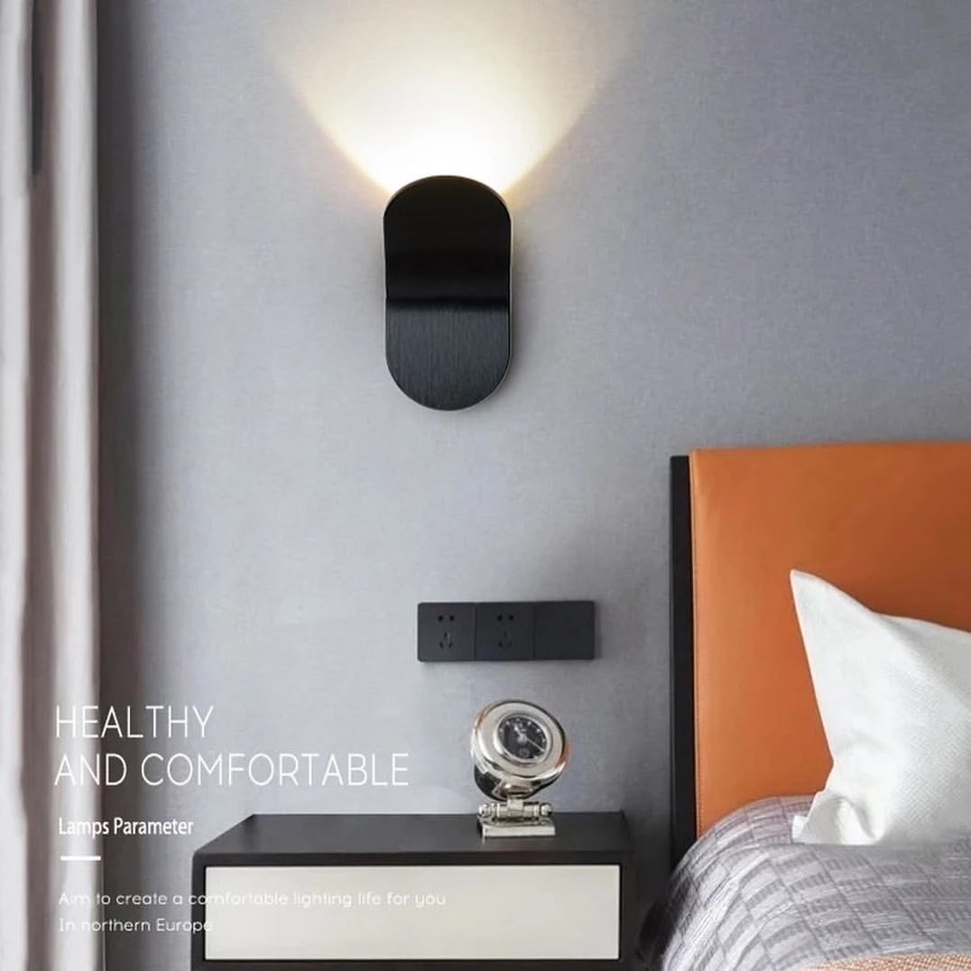 Minimalist Wall Light with Organic Shape