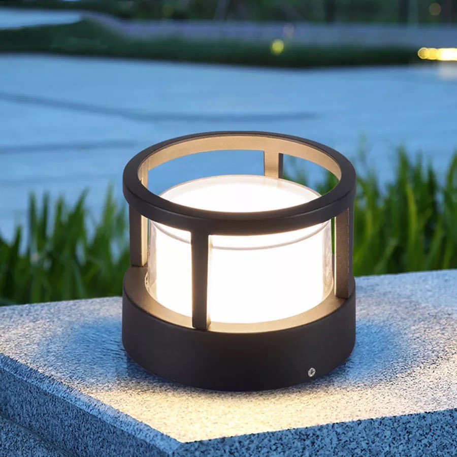 Modern Outdoor LED Wall Light in Black