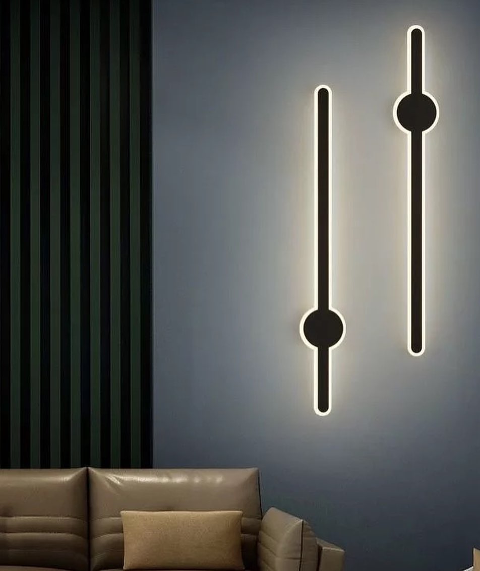 Minimalist LED Wall Light - Sleek Vertical Design for Modern Spaces