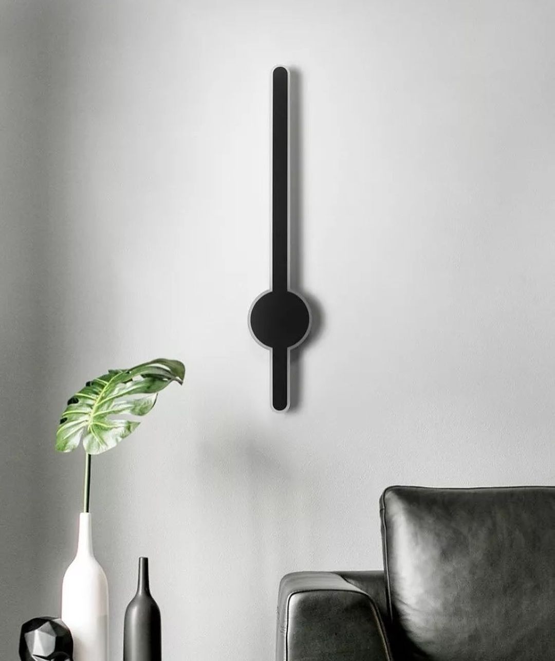 Minimalist LED Wall Light - Sleek Vertical Design for Modern Spaces