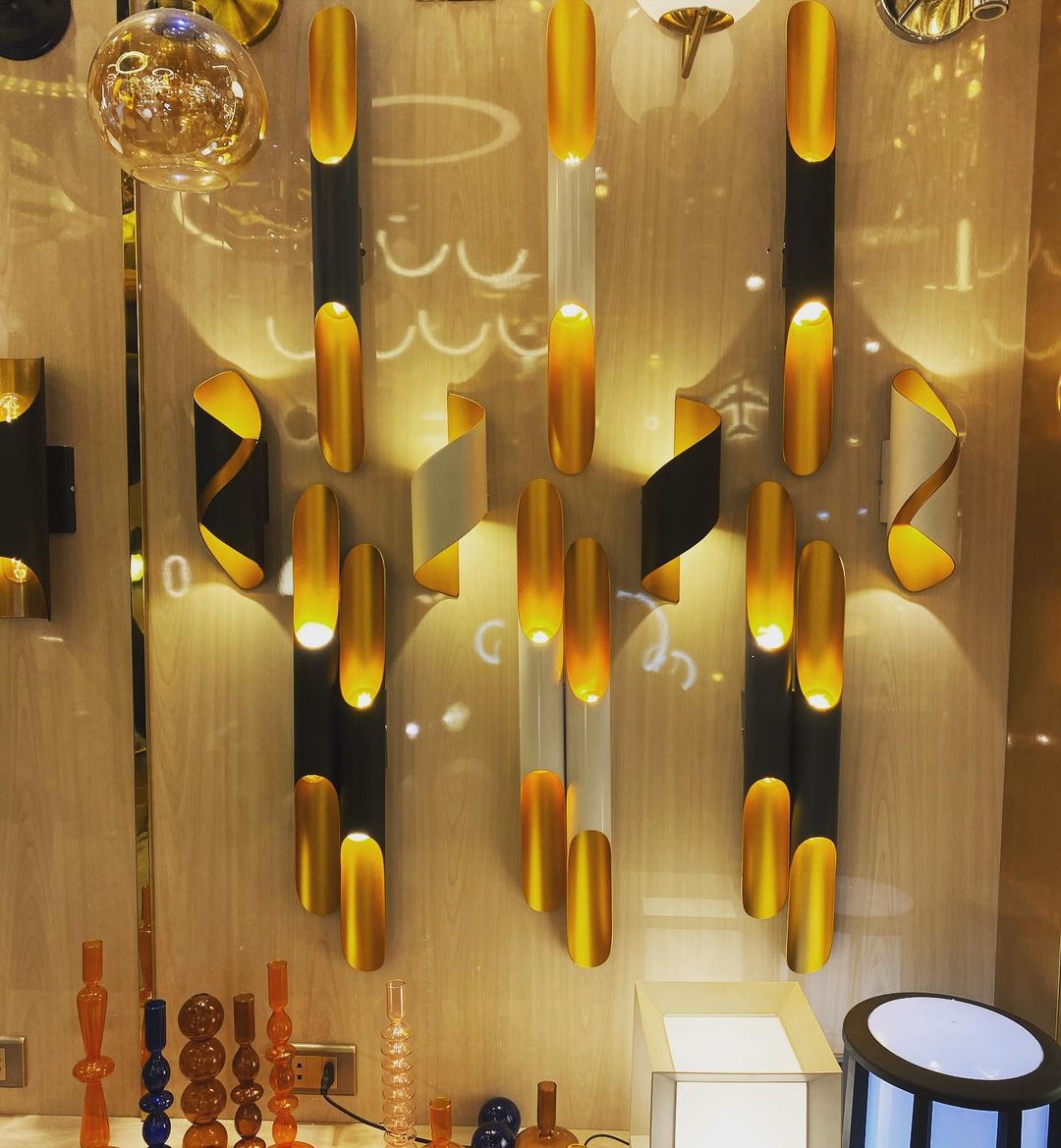 Setthis Modern Decorative Wall Light SetThis modern decorative wall light set ...