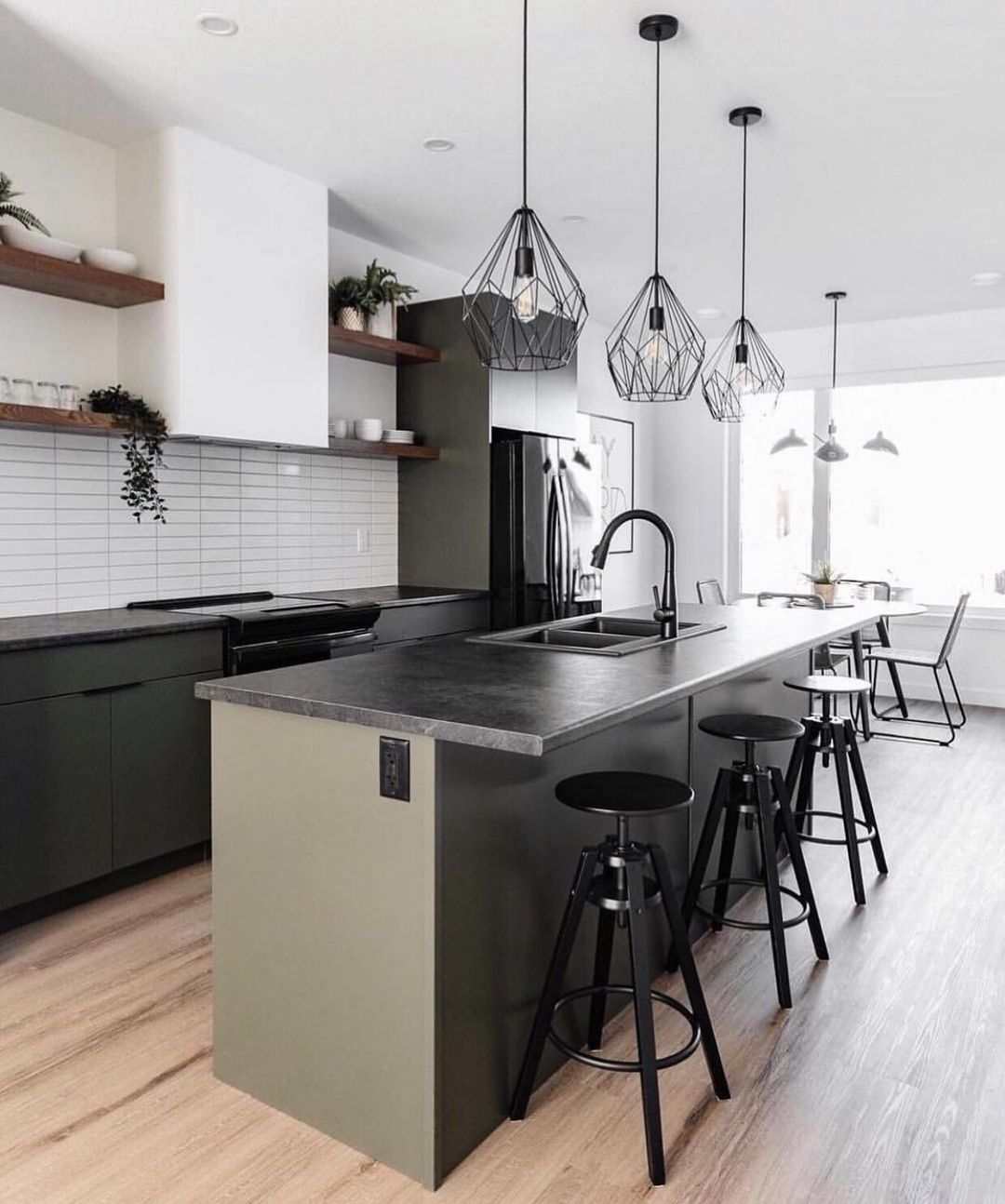 Setthis Industrial Geometric Pendant Light SetThis set of industrial geometric ...