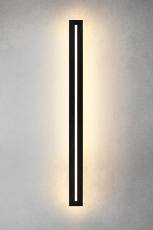 Modern Vertical Wall Light with Minimalist Design