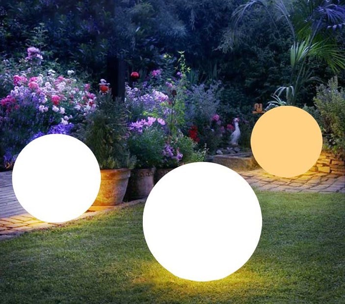 Outdoor Globe String Lights for Romantic Ambiance