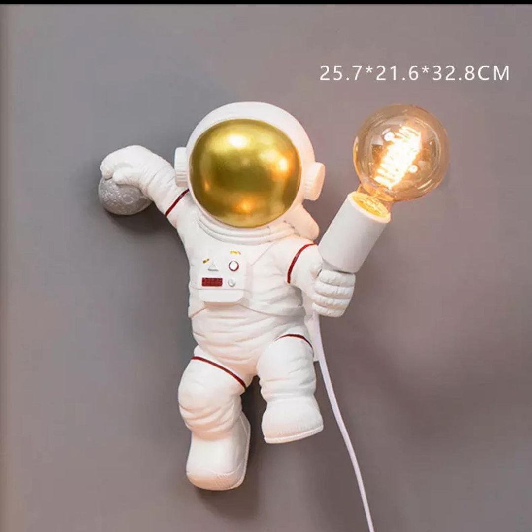 Astronaut Wall-Mounted Sculpture Lamp