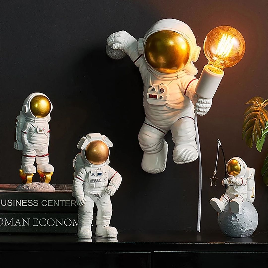 Astronaut Wall-Mounted Sculpture Lamp