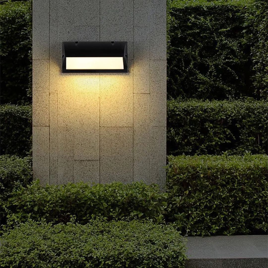 Outdoor Wall Light