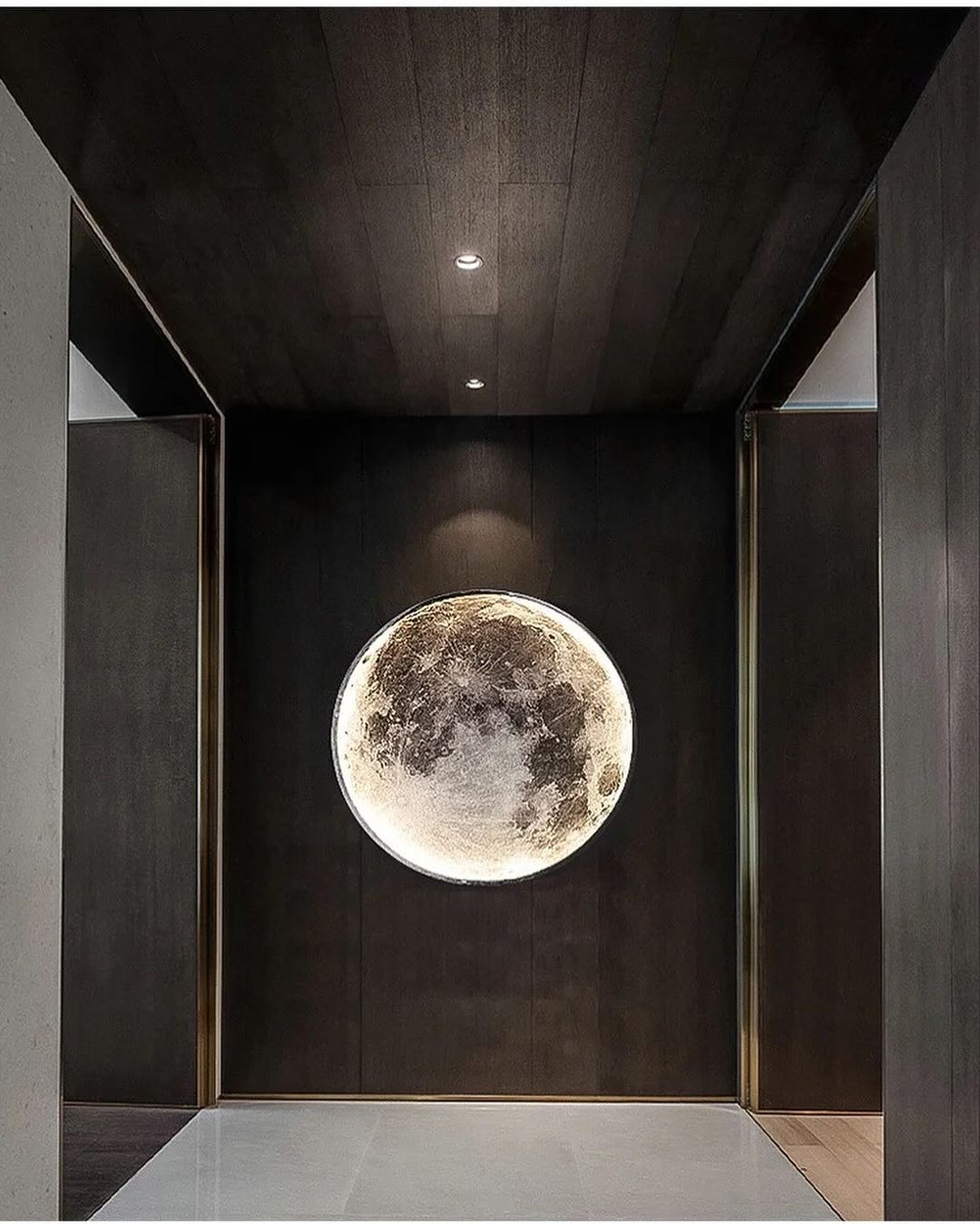 Full Moon Wall Lamp