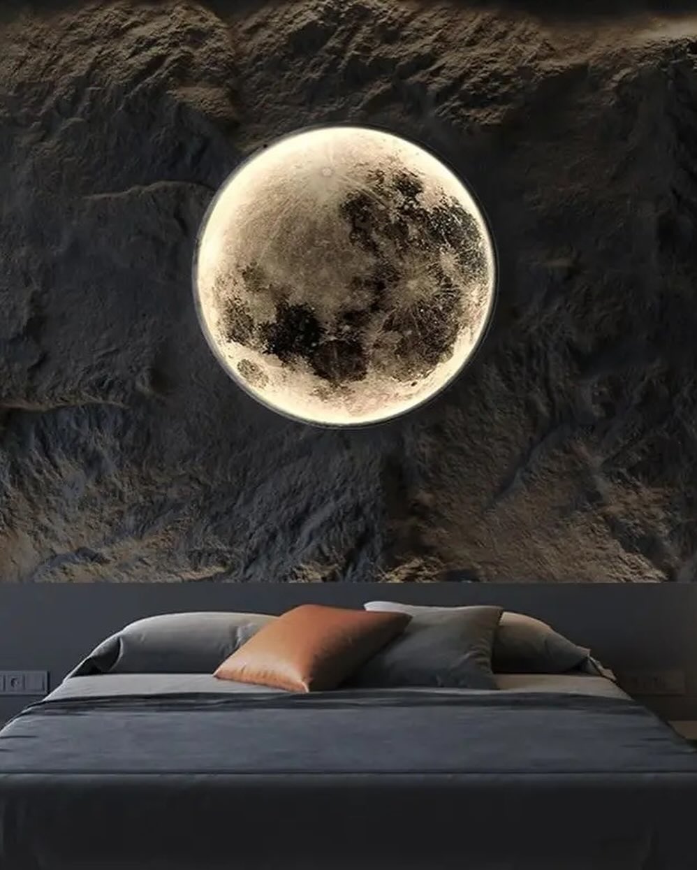 Full Moon Wall Lamp