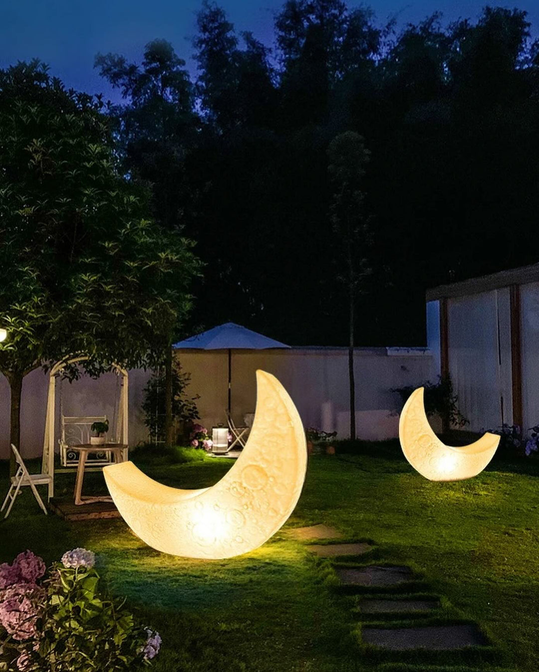 Outdoor LED Crescent Moon Light