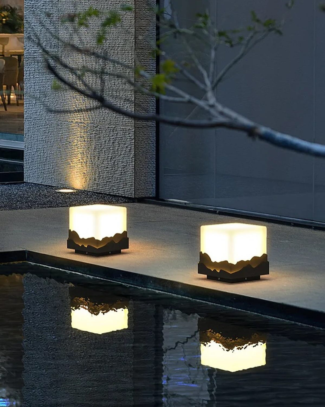 Outdoor Pillar Lamp (Mountain)