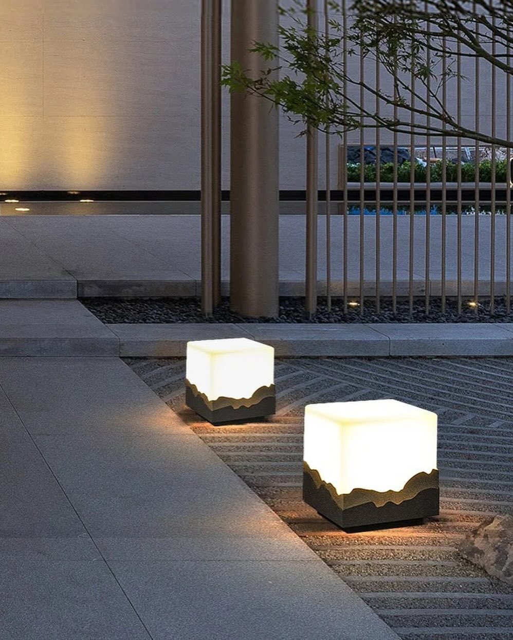 Outdoor Pillar Lamp (Mountain)