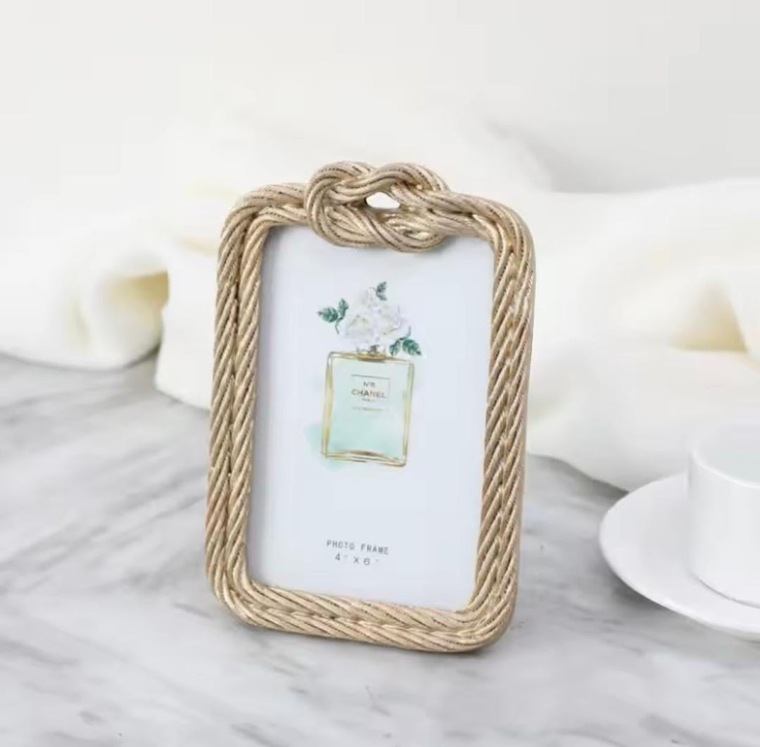 Round Golden Rope-Knot Photo Frame