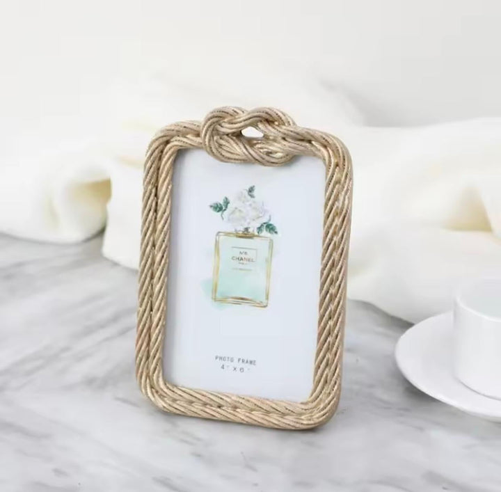 Round Golden Rope-Knot Photo Frame