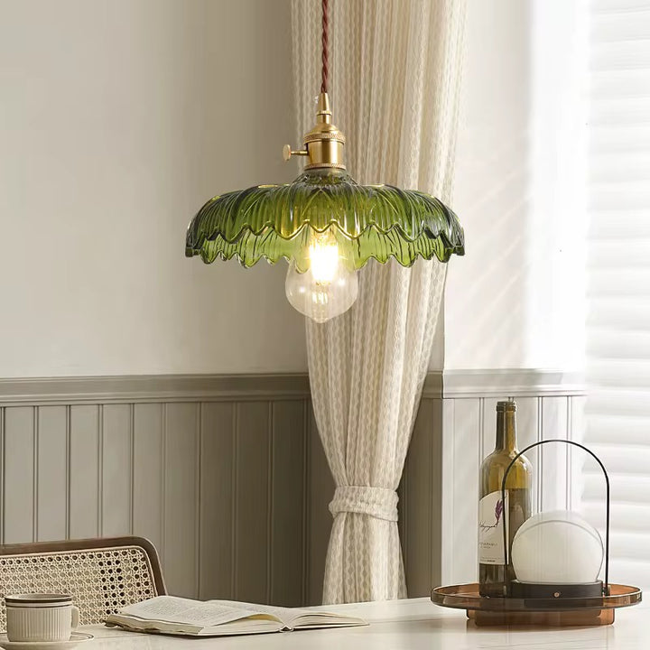 Green Scalloped Glass Pendant Lamp