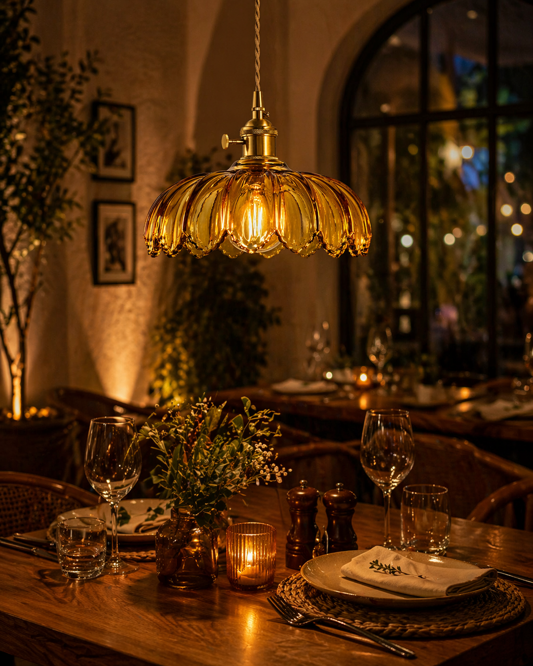 Amber Scalloped Glass Pendant Lamp