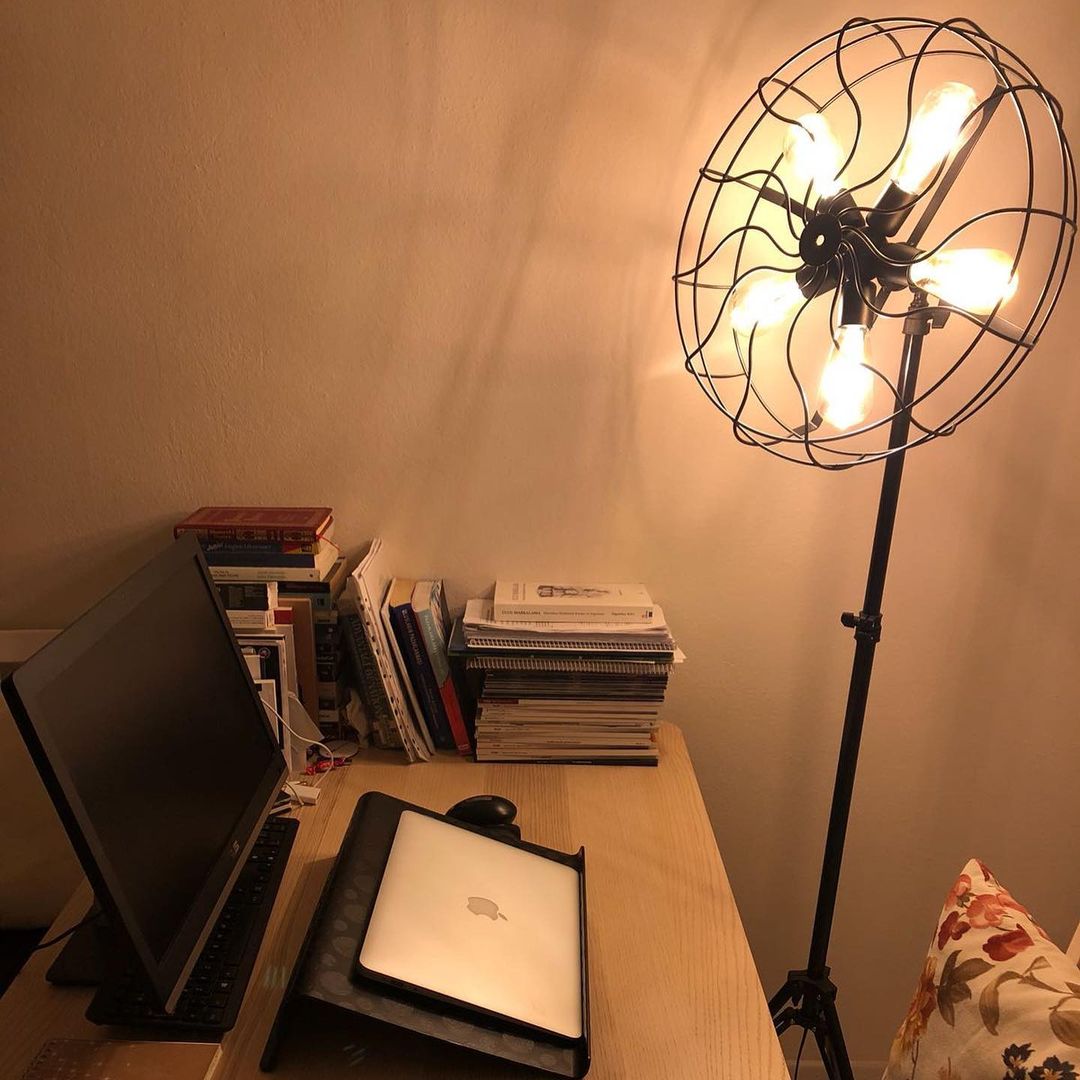 Industrial Fan-Style Floor Lamp – Vintage Bulb Design