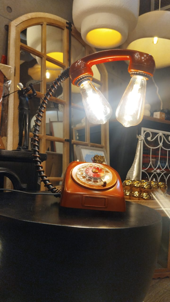 Retro Telephone Table Lamp