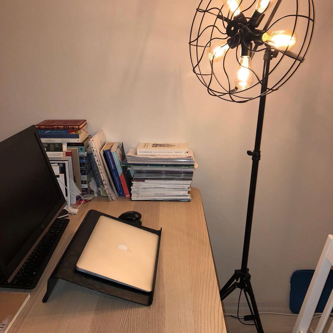 Industrial Fan-Style Floor Lamp – Vintage Bulb Design