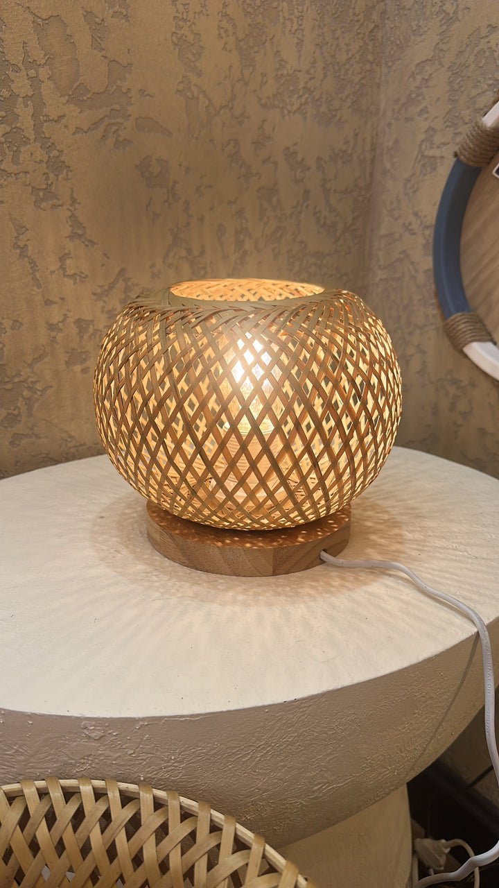 Round Woven Table Lamp
