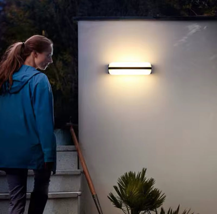 Modern Black LED Outdoor Wall Lamp - Durable Design