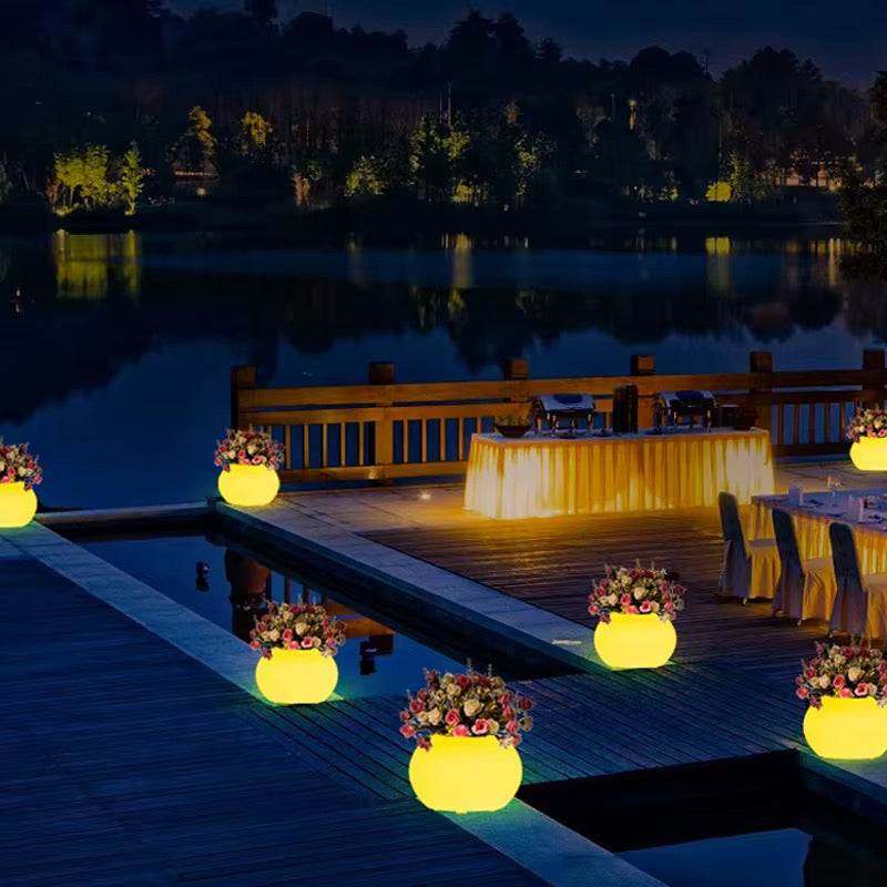 Illuminated Outdoor Planter Light
