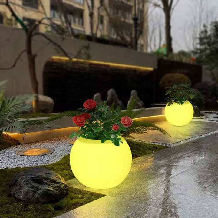 Illuminated Outdoor Planter Light