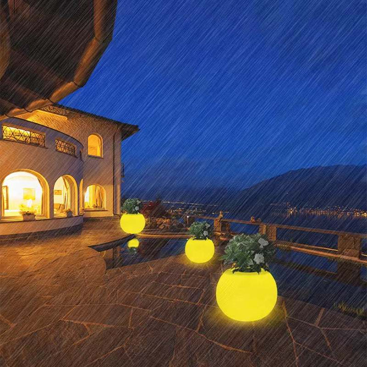 Illuminated Outdoor Planter Light
