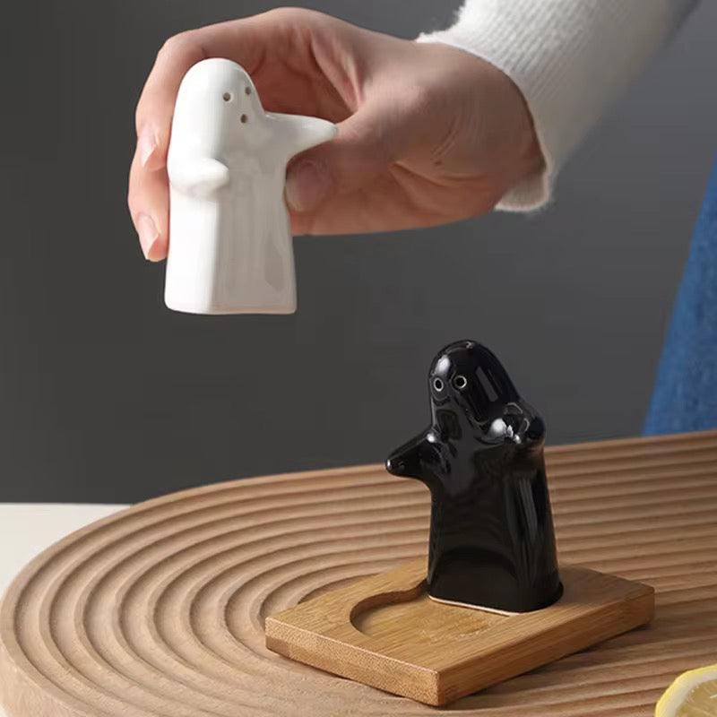Hugging Ceramic Salt & Pepper Shaker Set