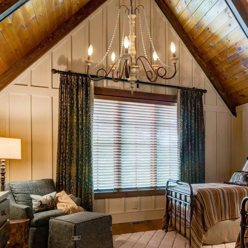 Vintage Chandelier with Chain Design