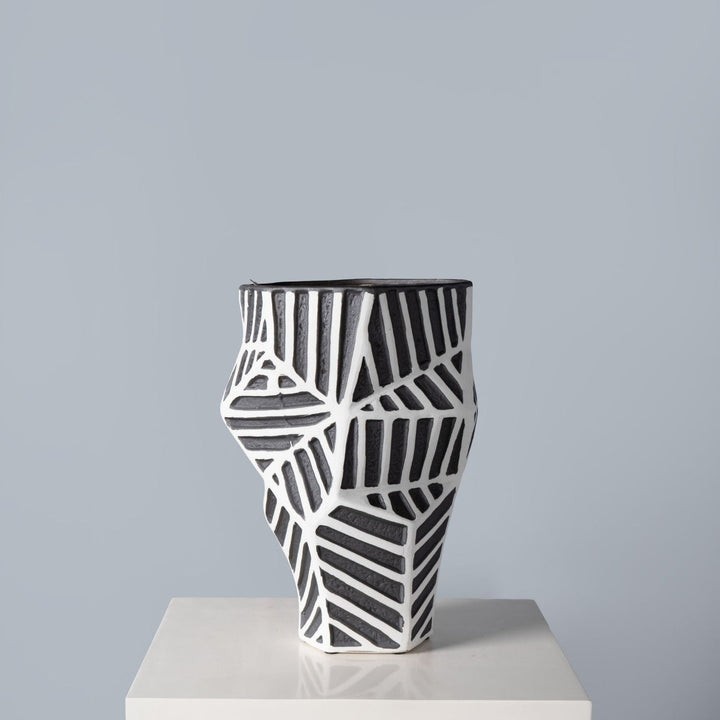 Abstract Black & White Ceramic Vase(1 piece)