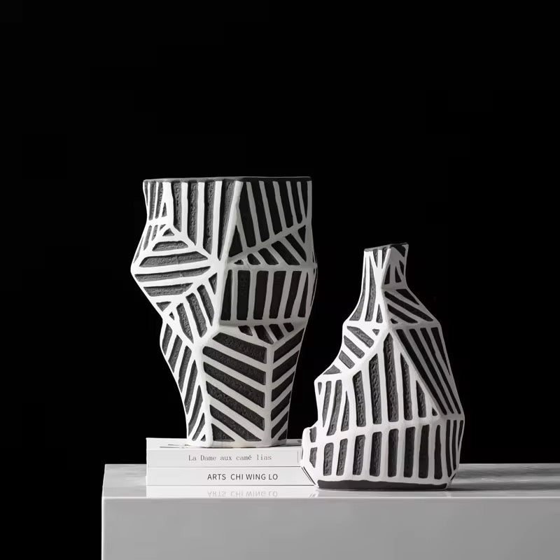 Abstract Black & White Ceramic Vase(1 piece)