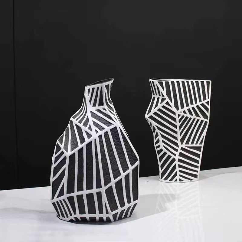 Abstract Black & White Ceramic Vase(1 piece)