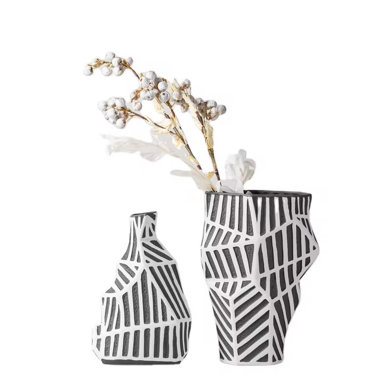 Abstract Black & White Ceramic Vase(1 piece)