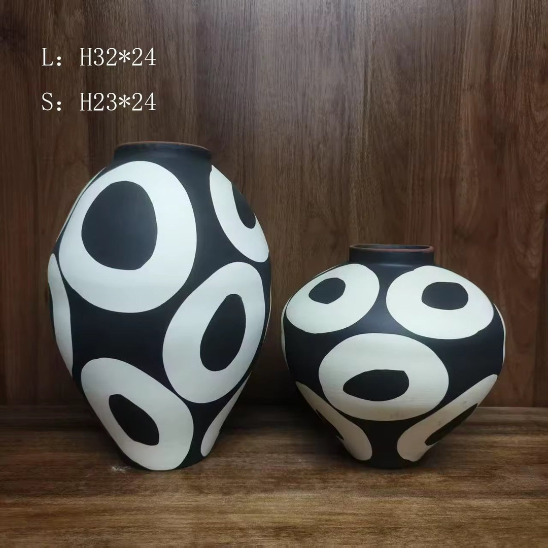 Black & White Artistic Vase Set