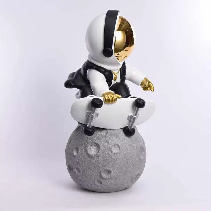 Astronaut Skateboard Decorative Lamp