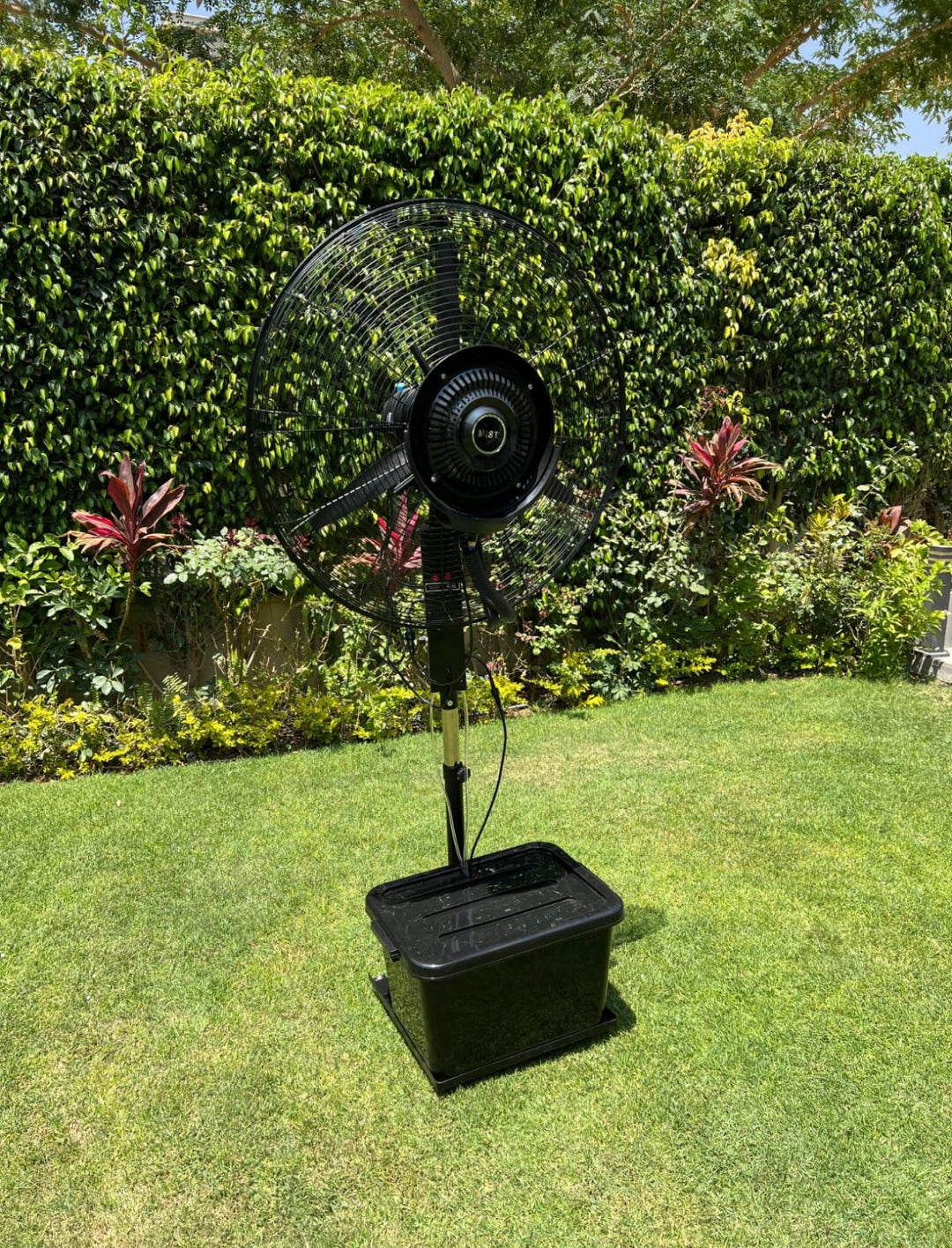 Industrial outdoor misting fan with water spray for rapid cooling