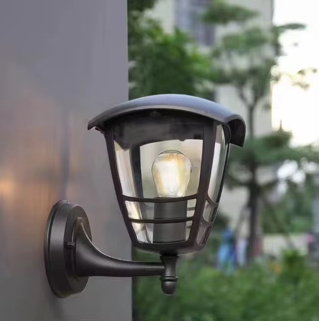 Classic Outdoor Wall Lantern