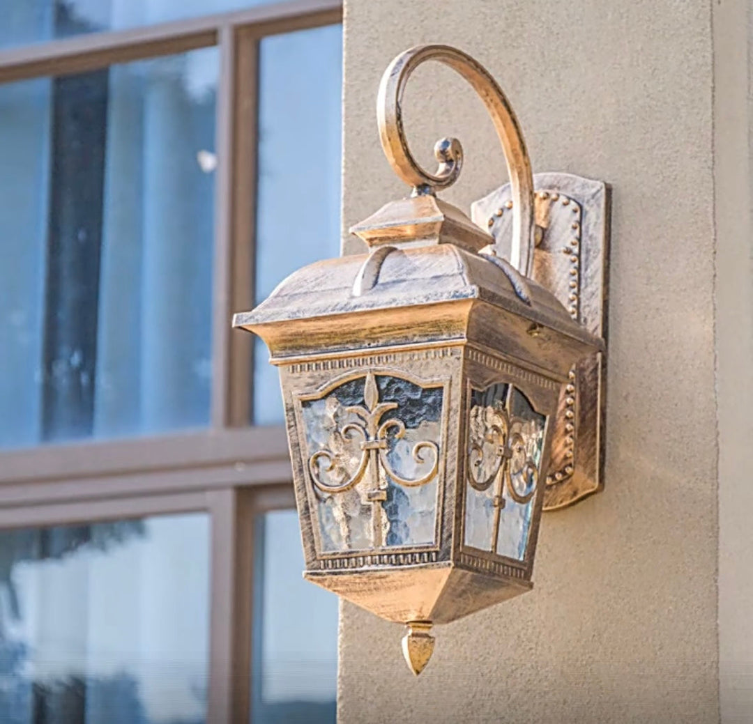 Traditional Outdoor Wall Lantern