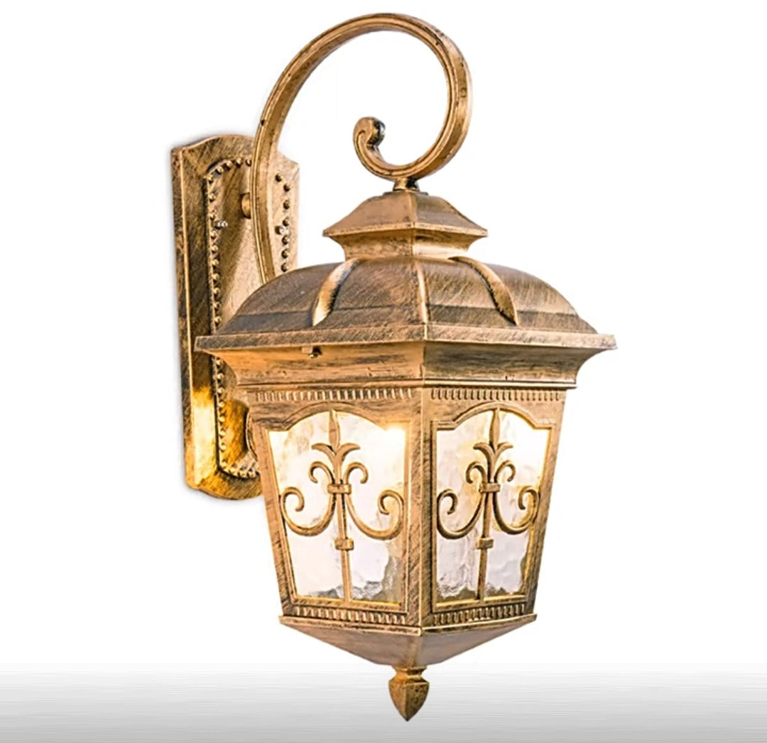 Traditional Outdoor Wall Lantern